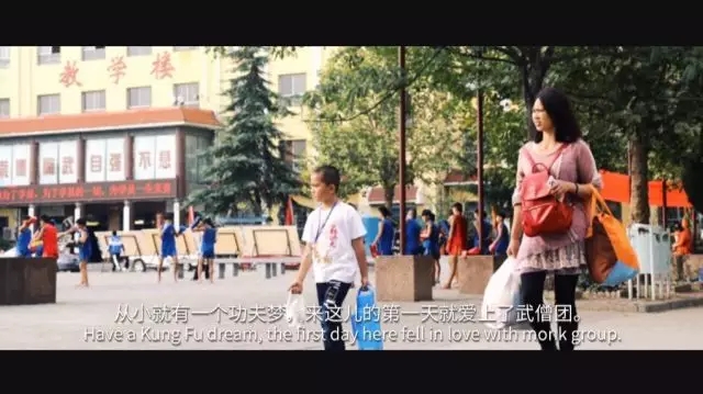 从小就有一个功夫梦,来这儿的第一天就爱上了少林寺武校。