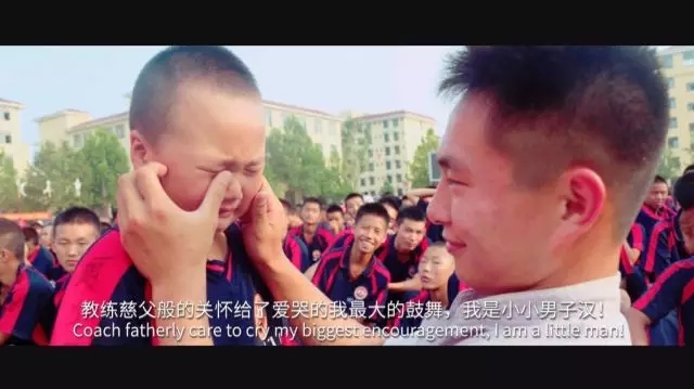 教练慈父般的关怀给了爱哭的我最大的鼓舞,我是小小男子汉!